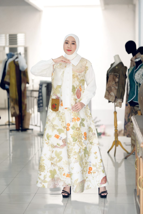 Kain ecoprint Usimodist dengan motif daun jati